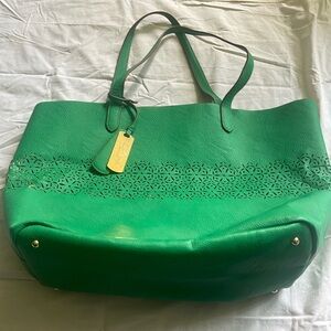 KELLY GREEN LAUREN RALPH LAUREN TOTE WITH CUTOUTS AND MATCHING WRISTLET INSIDE